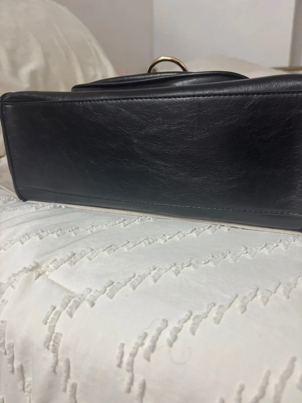 Steve Madden Dru bag. Black Leather Shoulder Bag with Gold Hardware